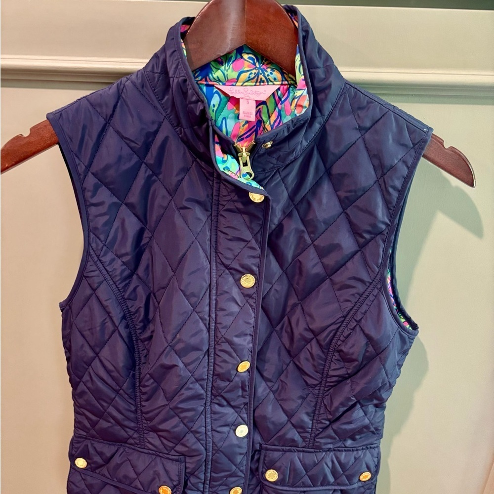 Lilly Pulitzer Getaway Quilted Vest in Navy Size Small NEW WithOUT Tags - Picture 2 of 7
